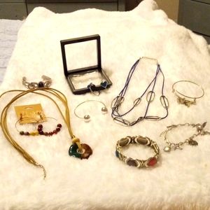 Bundle of jewelry like new
